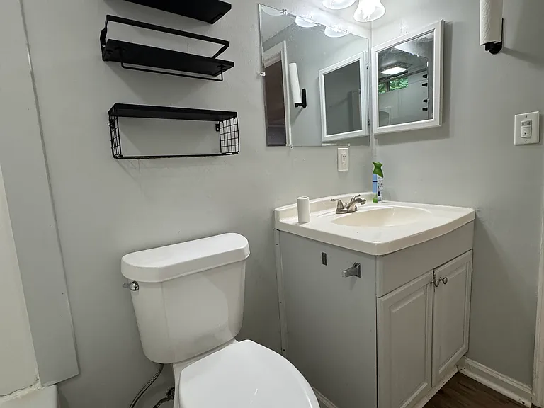 8718 Rollingwood Rd #B — Photo 11