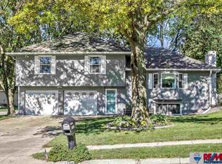 13980 Poppleton Cir, Omaha, NE 68144