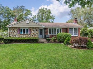 82 Gridley St, West Islip, NY 11795