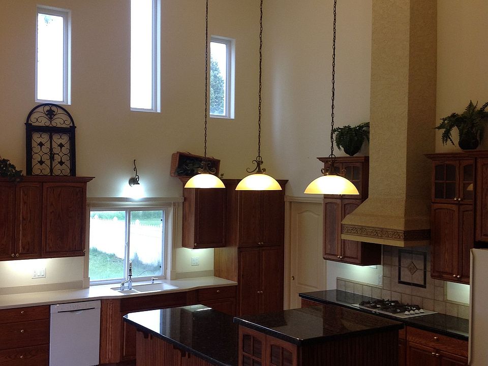 18' vaulted ceiling