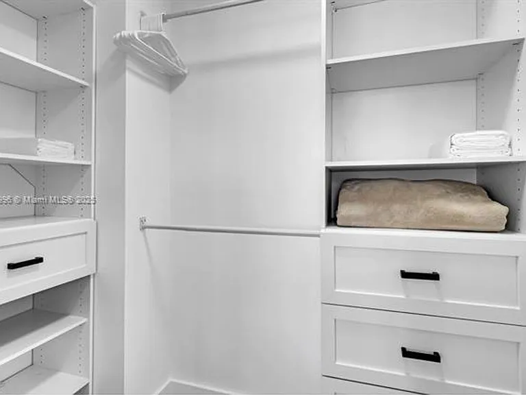 2555 Collins Avenue Cu #2200 — Photo 30