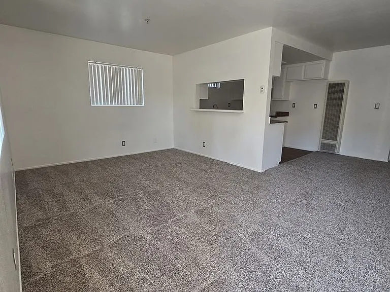 Broadway Apartments — Photo 3