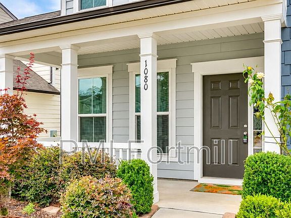 3rd image of 1080 Crescent Moon Dr