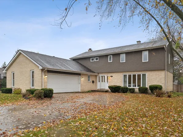 735 Castlewood Ln, Deerfield, IL 60015