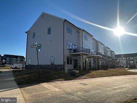 3rd image of 411 Ensemble Way
