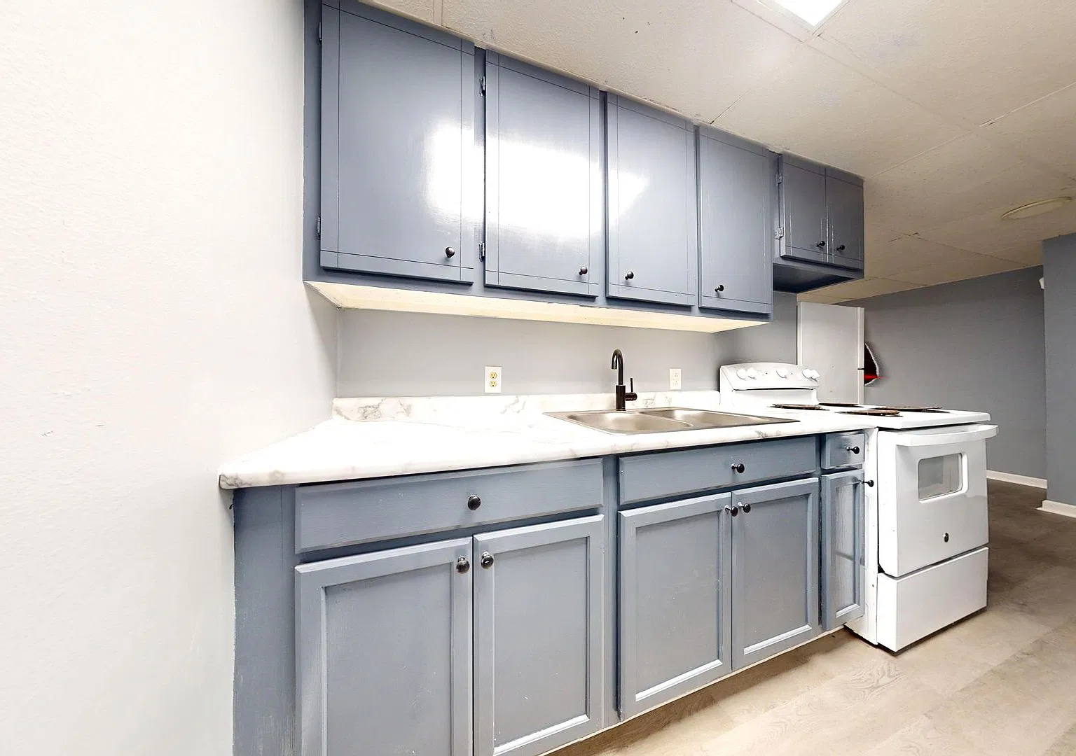 221 W Union St. — Photo 4
