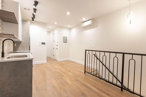 Rented by Space Link Realty | media 18