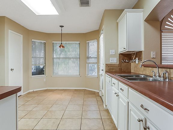 5th image of 939 Morningside Dr