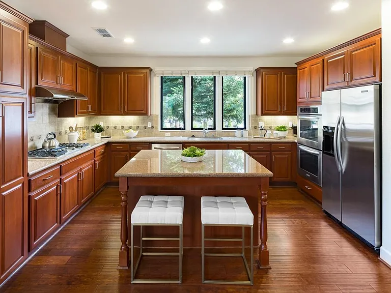 401 Alder Ln — Photo 3
