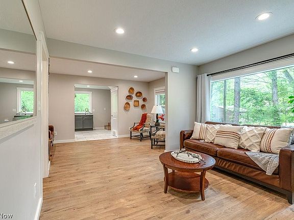 5th image of 292 W Overdale Dr