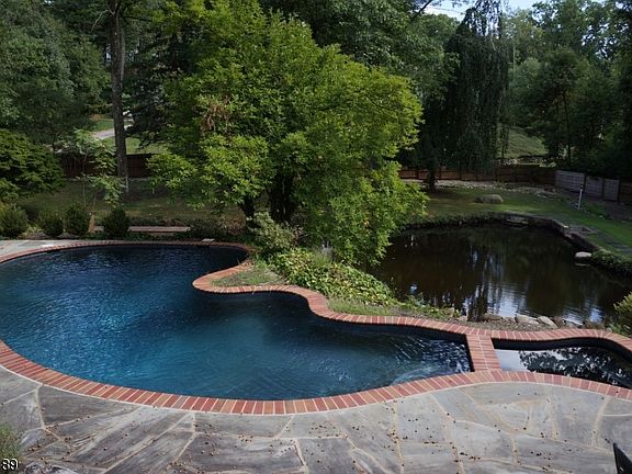3rd image of 29 Beechtree Ln