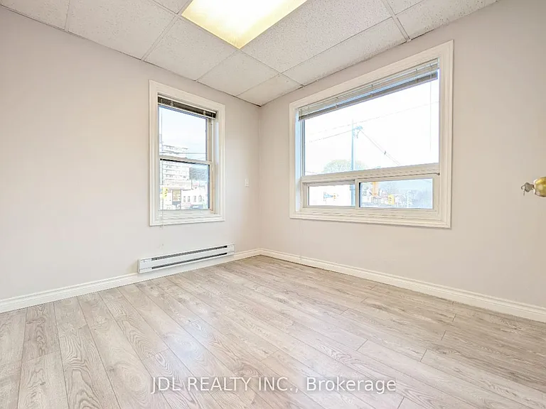 1954 Danforth Ave #2 — Photo 10