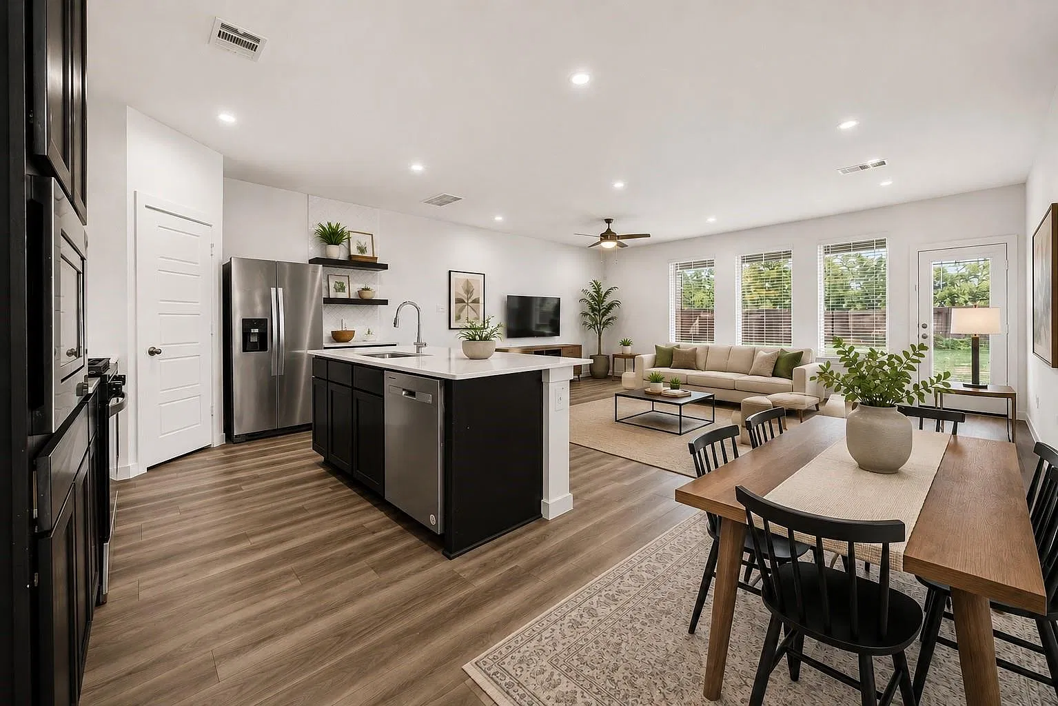 4 bed, 2.5 bath, 2112 sqft, $2,600 — Photo 4