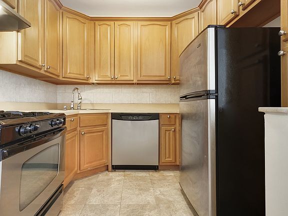 4th image of 260 Linden Blvd APT 4D
