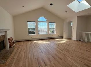 111 Manorhaven Blvd, Port Washington, NY 11050