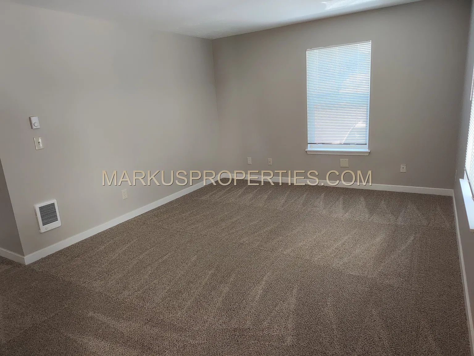 3 bed, 1.5 bath, 1300 sqft, $1,950 — Photo 3