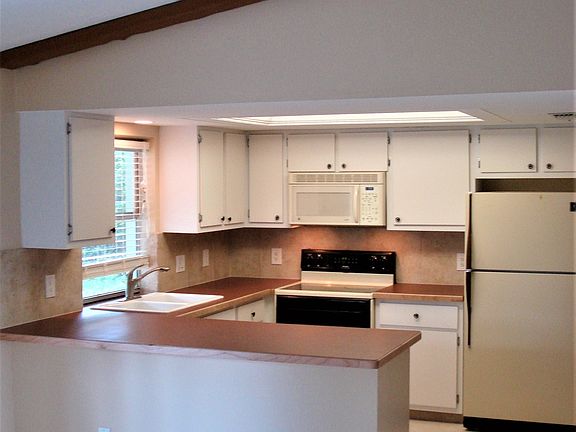 2nd image of 4410 Saint Clair Ave W