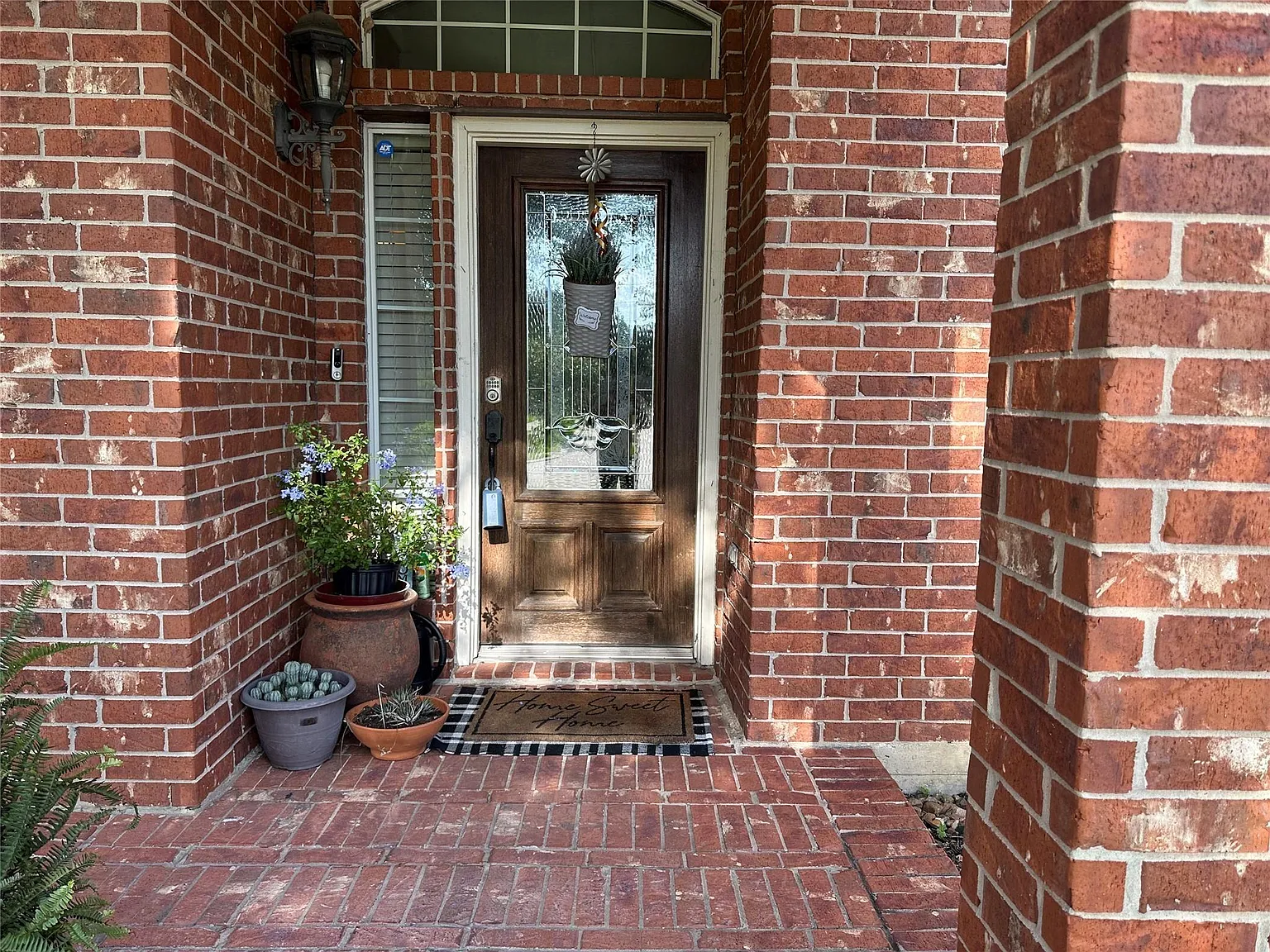 4 bed, 2.0 bath, 2349 sqft, $2,250 — Photo 3