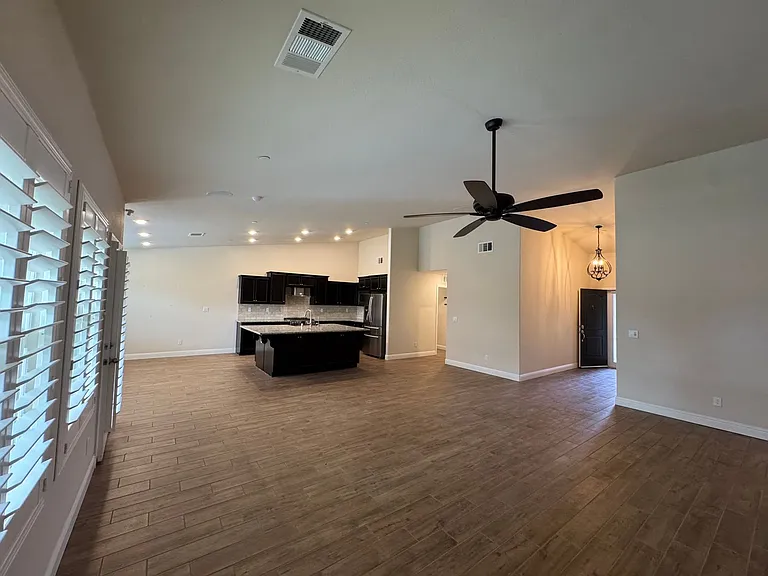 493 S Crescent Ln — Photo 4