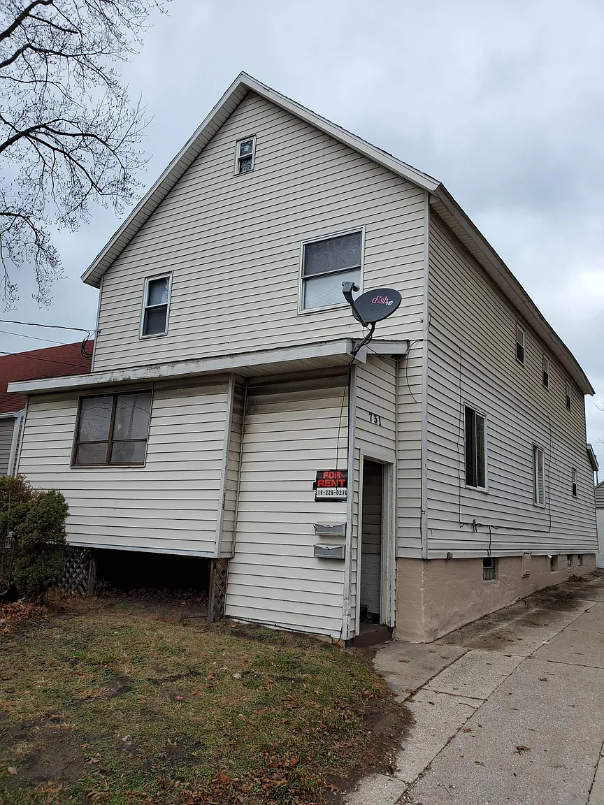 731 W 4th St photo 1
