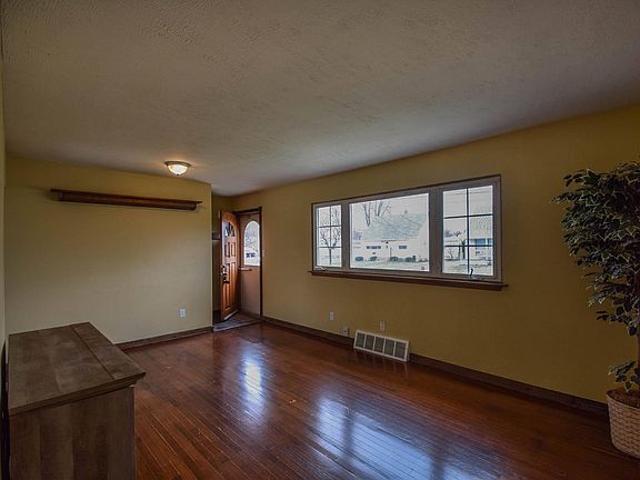 3rd image of 5268 W 151st St