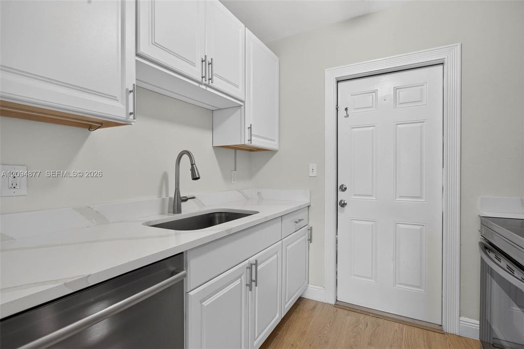 5197 NE 14th Ave, photo 7