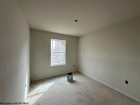 5th image of 738 Hardman Dr