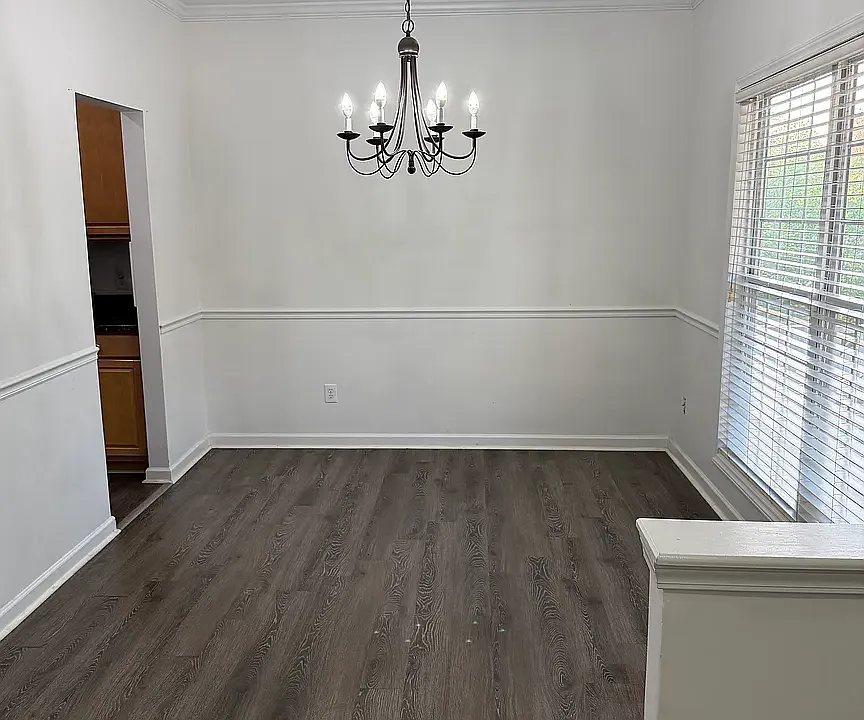 325 Ivy Park Ln