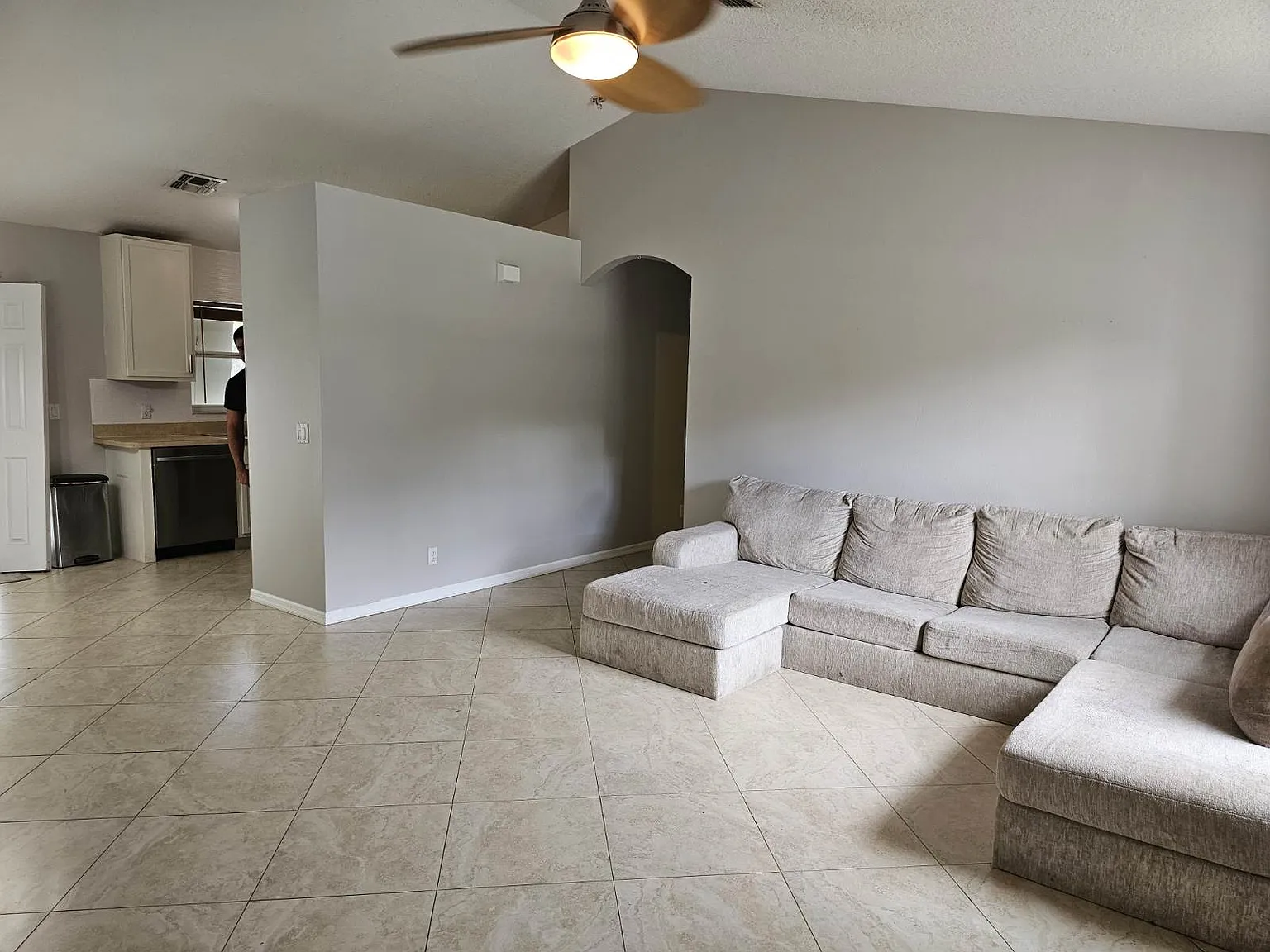 3 bed, 1354 sqft, $2,650 — Photo 3
