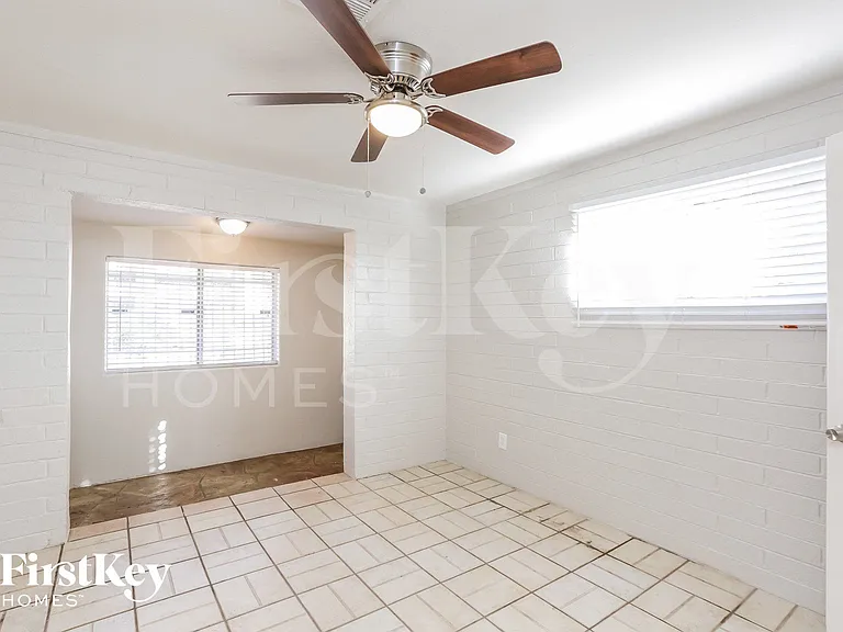 3021 W Camelback Rd — Photo 11