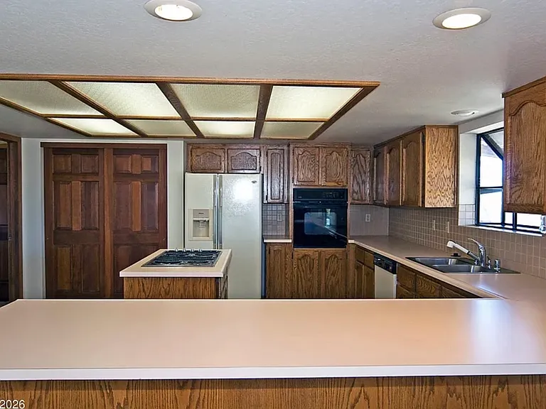 1058 Tenabo Ln — Photo 8