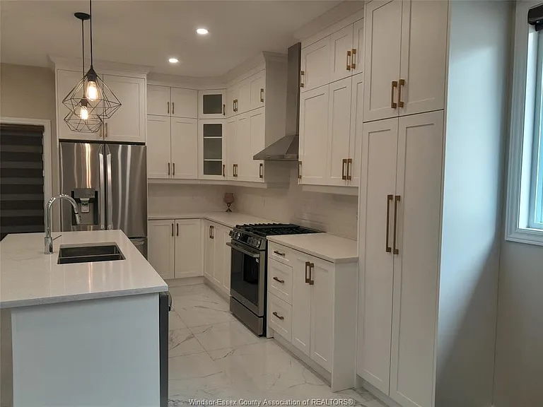 522 Lesperance Rd — Photo 5