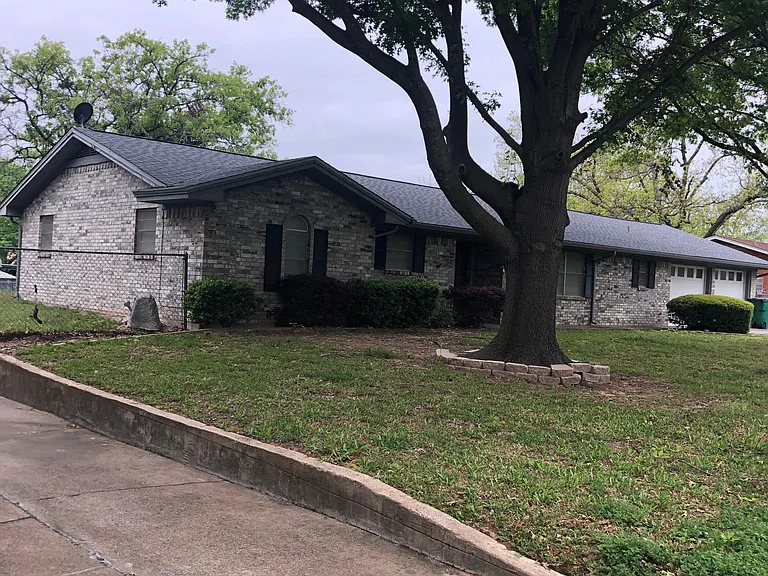 948 Mockingbird St — Photo 1