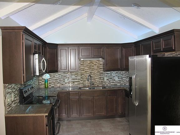 4th image of 611 N 152nd Cir