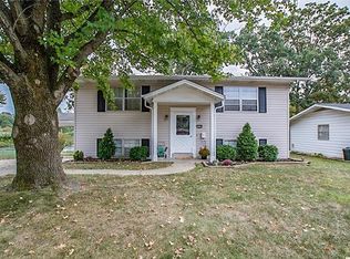 1208 Oakwood Ct, Festus, MO 63028