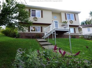 1102 Thorne Rd, South Charleston, WV 25303