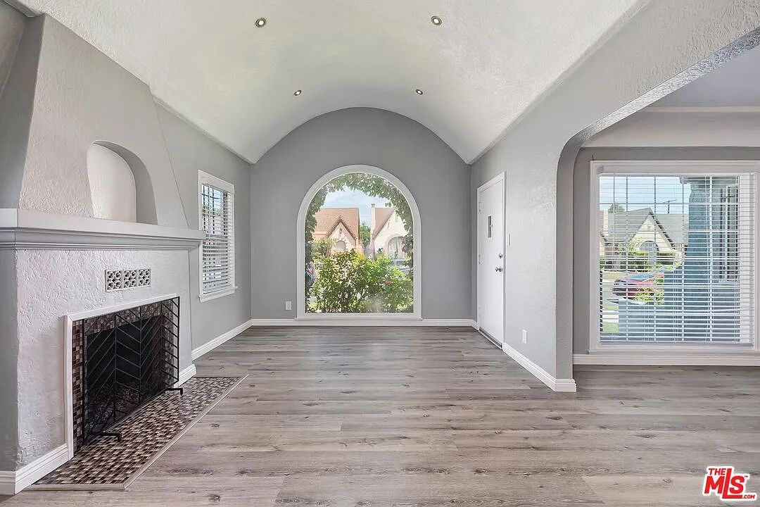 3 bed, 1.0 bath, 1242 sqft, $3,600 — Photo 4