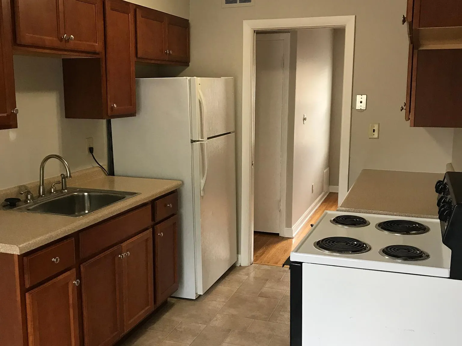 2 bed, 1100 sqft, $1,400 — Photo 3