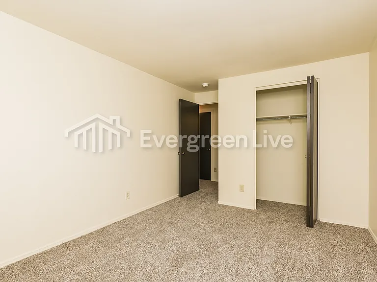 8027 Mount Hood Dr — Photo 2