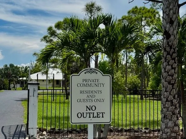 3561 Pink Ibis Dr, Saint James City, FL 33956