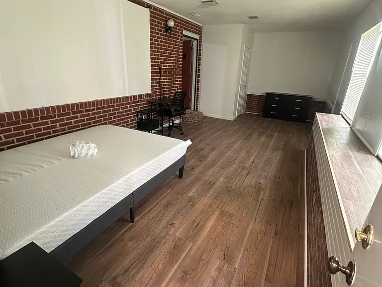1131 Eastview St — Photo 11