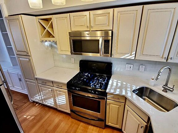 4th image of 1625 Mount Eagle Pl