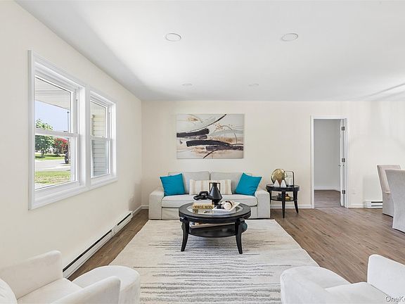 4th image of 91 Circle Drive W