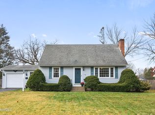 171 Pine Grove Dr, Pittsfield, MA 01201