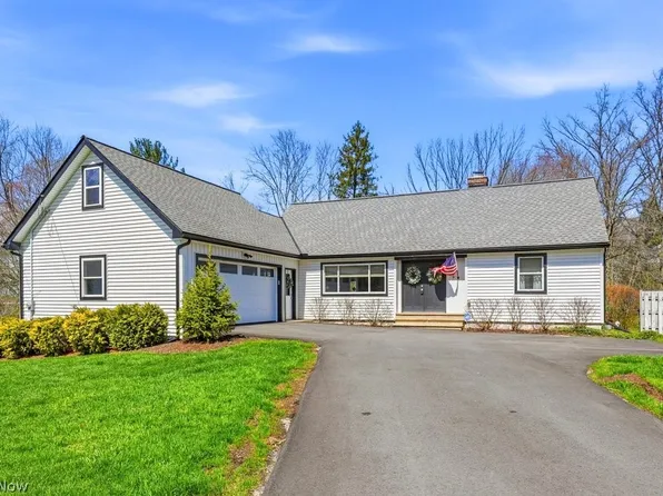 399 Walters Rd, Chagrin Falls, OH 44022