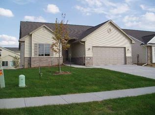 2157 Lynncrest Dr, Coralville, IA 52241