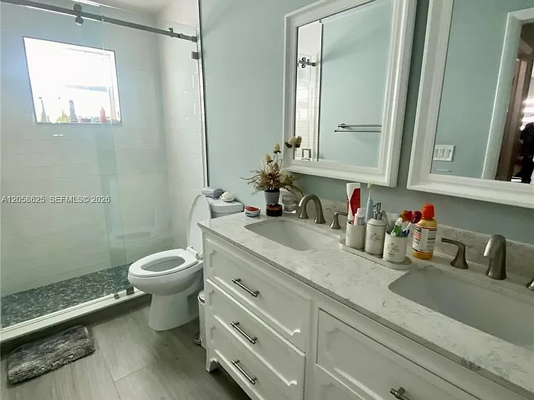 2374 SW 11th Ave — Photo 5