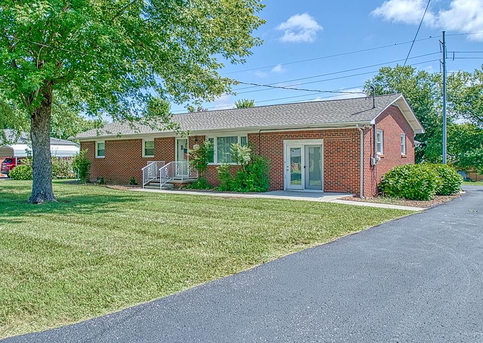 1st image of 888 Ashwood Dr