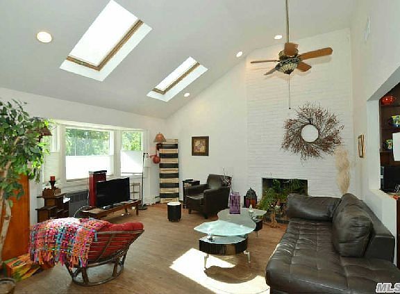 3rd image of 153 Bengeyfield Dr