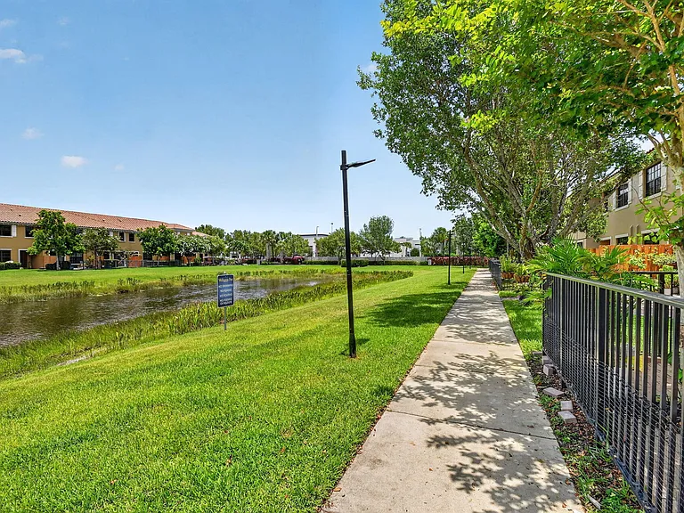 10139 Wellington Parc Dr — Photo 47